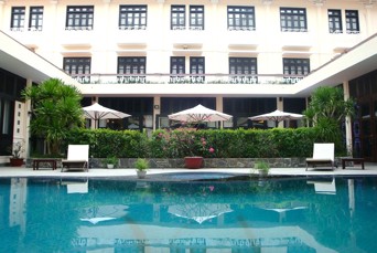 Villa Hue Hotel Pool 01