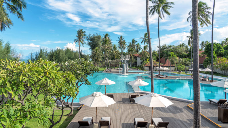 Wyndham Main Pool Deck