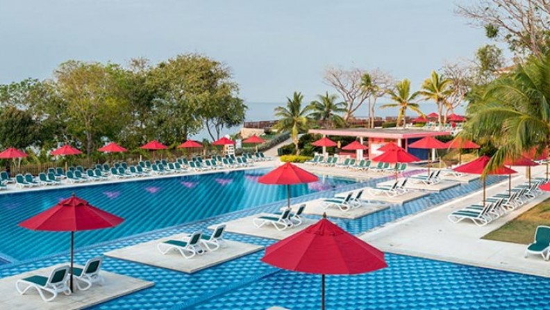 colombia - hotel royal decamaron_pool omraade_01
