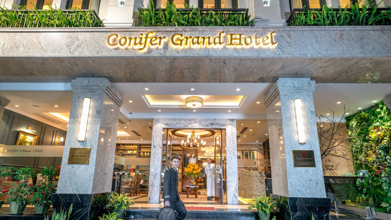 Conifer Grand Hotel 05