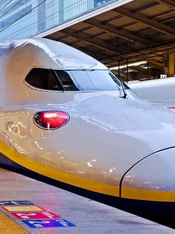 I kører med Shinkansen fra Kyoto til Tokyo