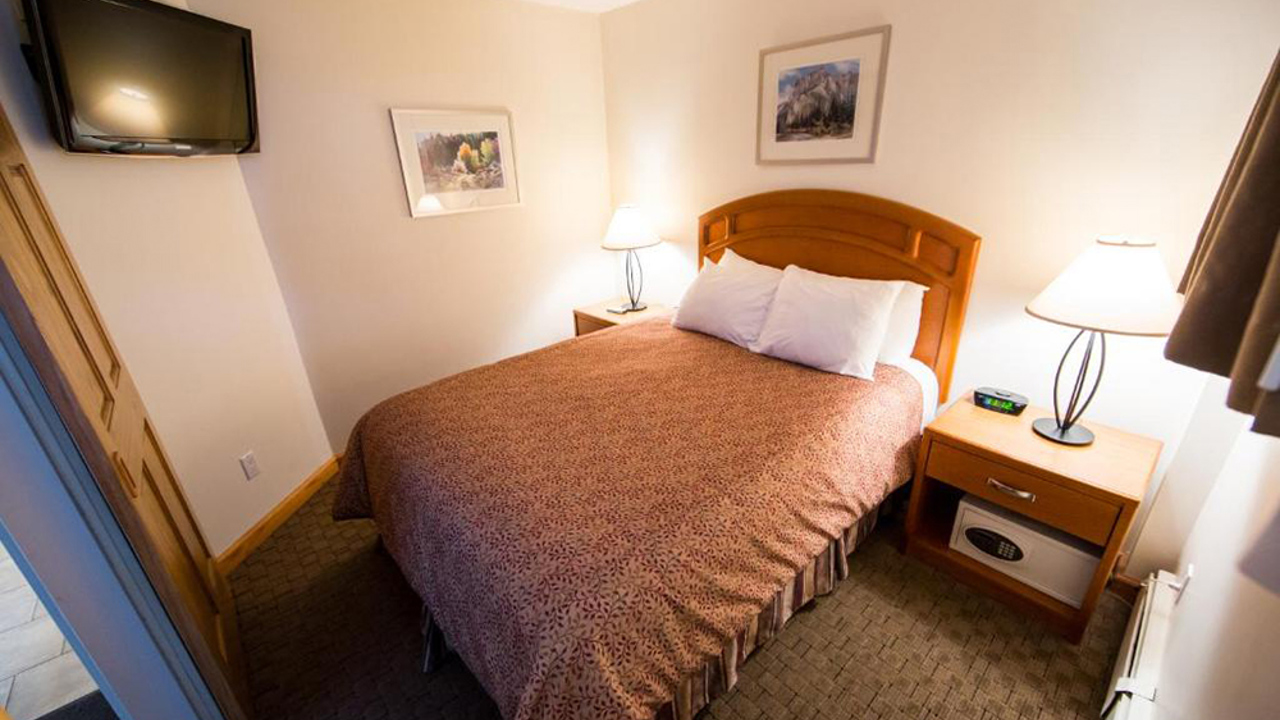 canada - jasper - Jasper_inn suites_One Bedroom_02