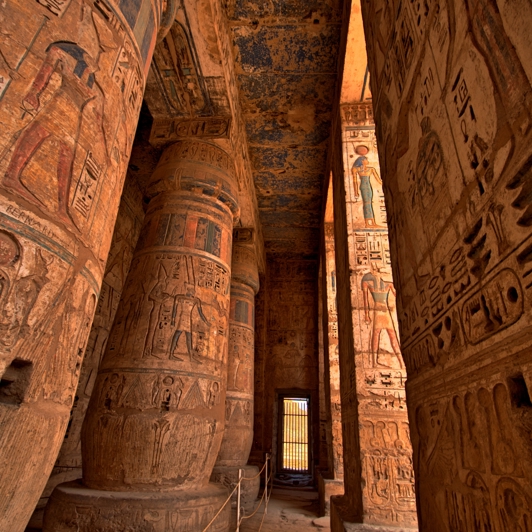 I Luxor skal vi vi også se tempelkomplekset Medinet Habu