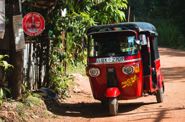 sri lanka - sigiriya_landsby_tuktuk_02