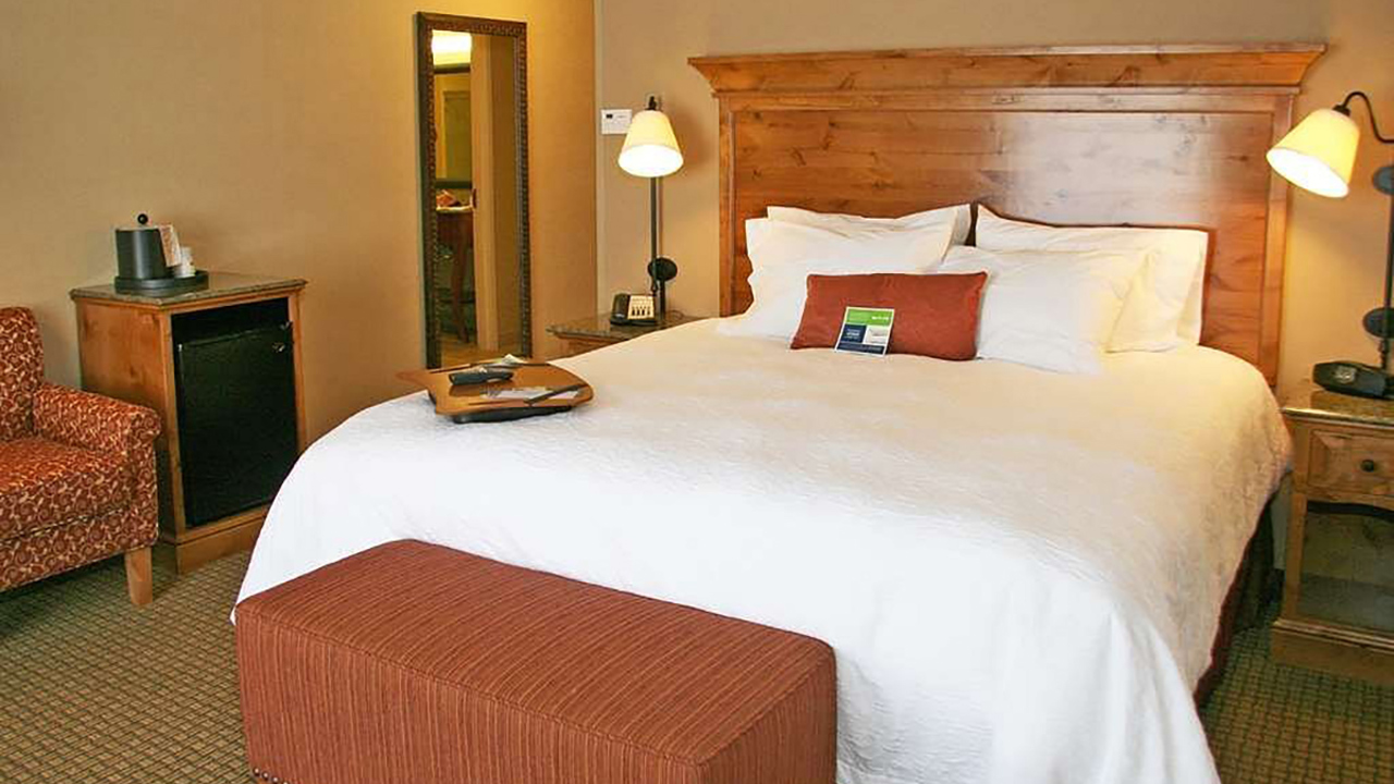 Hampton Inn Buffalo Wyoming USA WY One Bed Room 02