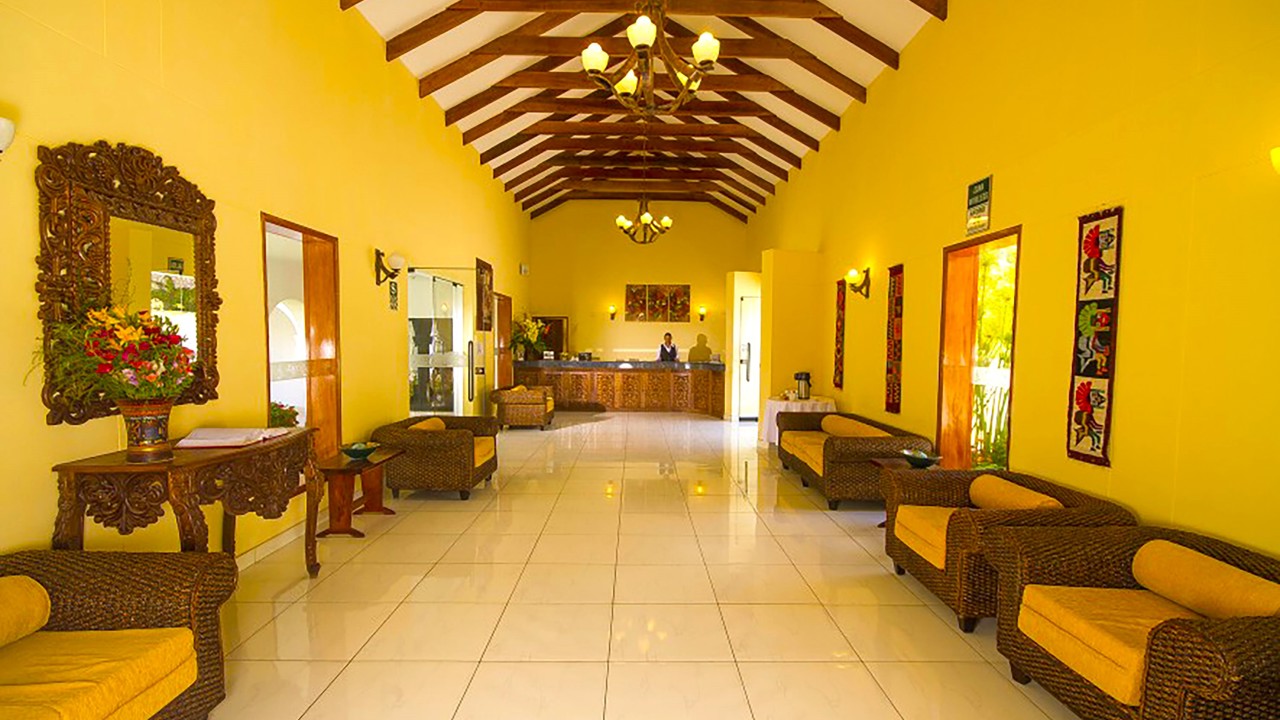 Hotel Agustos Urubamba Reception 01