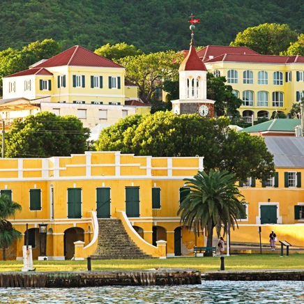 På St. Croix kan I opleve dansk historie i Christiansted ...