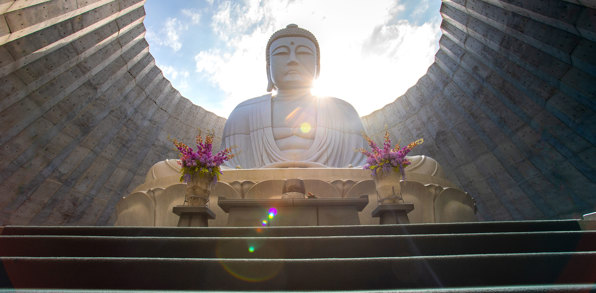 Buddhastatue på Makomanai Takino-kirkegården