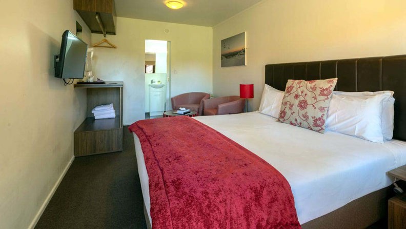 The Park Hotel Ruapehu King Room 02