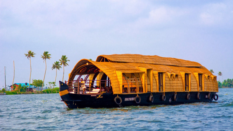 Houseboat (Riceboat) 01