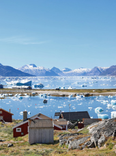 Nuuk_fiskerlandsby_fjord_01