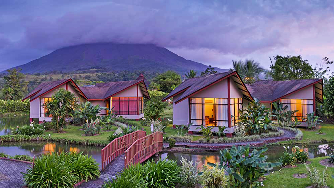 costa rica - la fortuna - montana de fuego_bungalows_vaerelse_udsigt_01