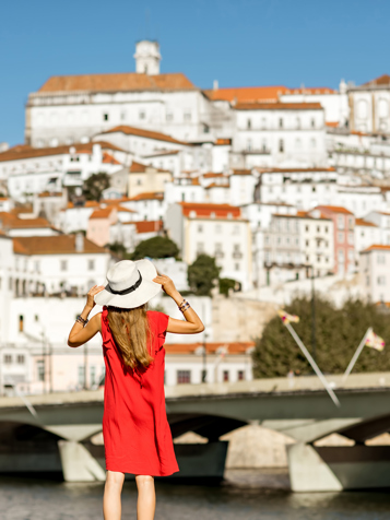 Vi besøger Coimbra i det centrale Portugal, og ser Portugals ældste universitet, og ét af Europas første