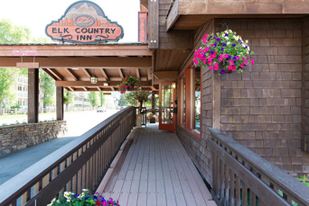 Elk Country Inn USA MT Entrance 02