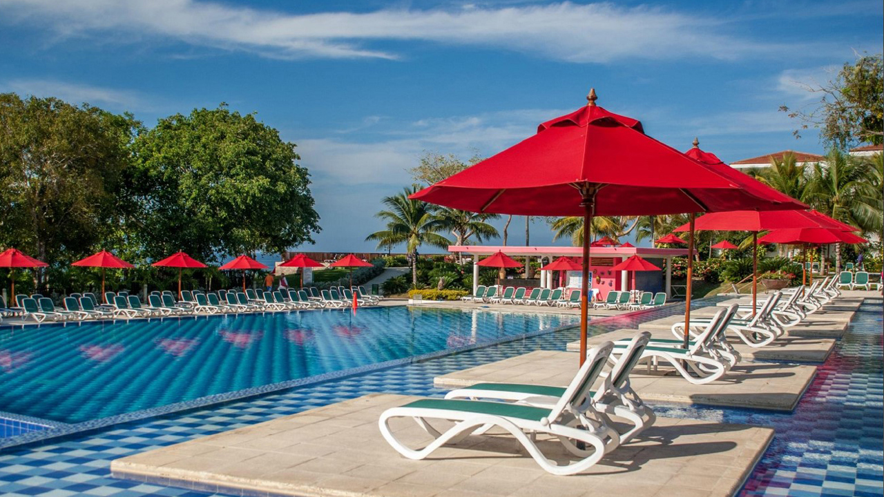 colombia - hotel royal decamaron_pool omraade_02