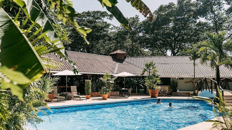 Mawamba Lodge Pool 01