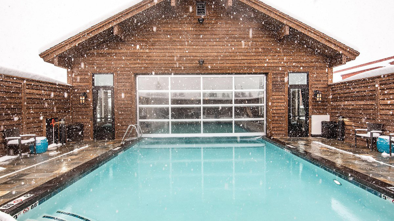 Elk Country Inn USA MT Pool Snowing