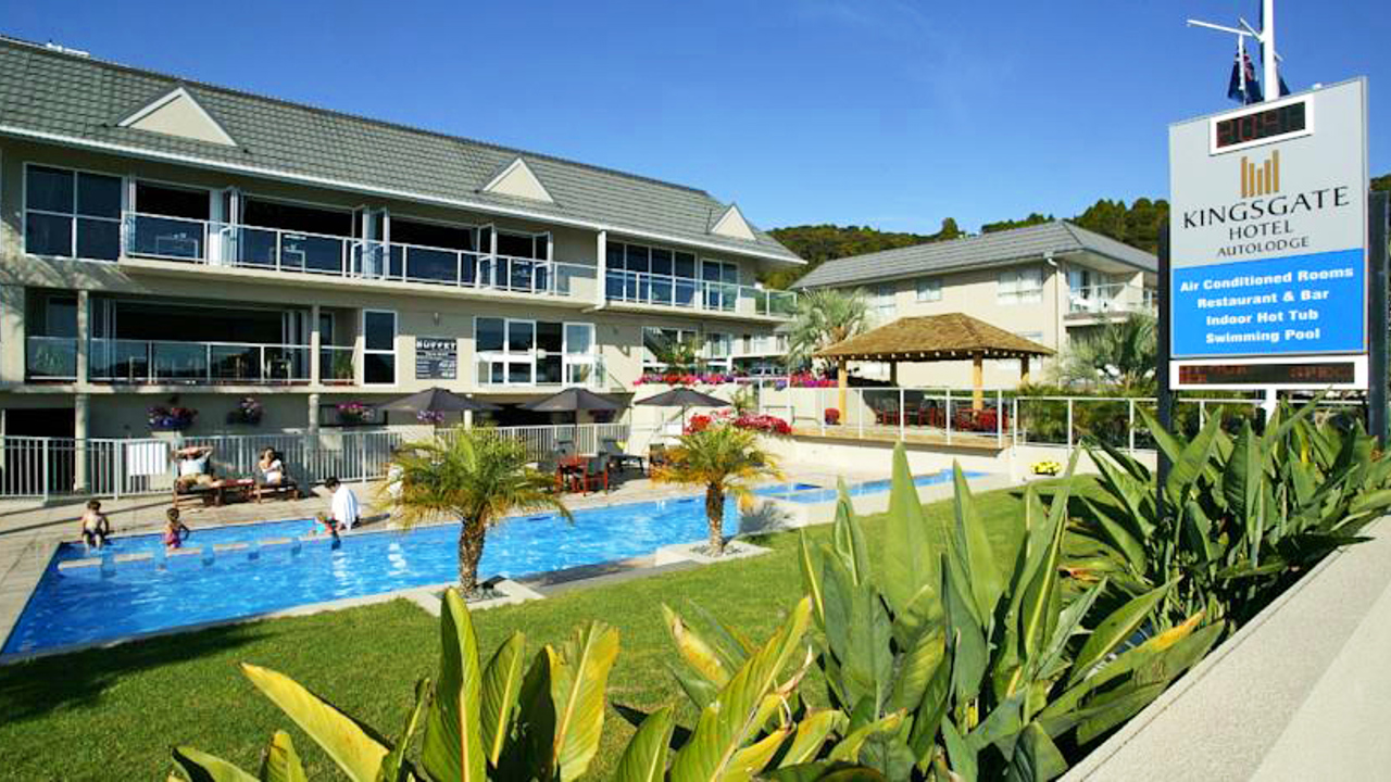 new zealand - bay of islands - kingsgate hotel autolodge paihia_pool_02