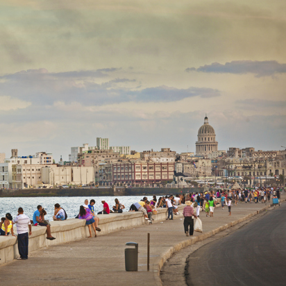 cuba - havana_malecon mennesker