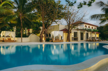 Swahili Beach Resort Pool 01