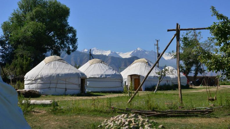 Almaluu Yurt Camp 01