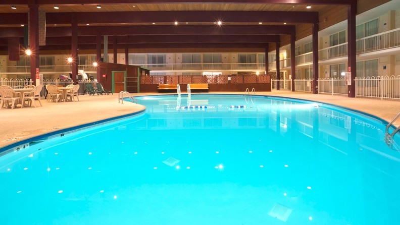 Holiday Inn Spearfish Pool 01