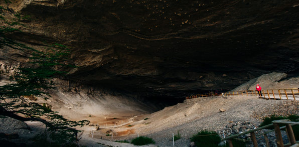 ...og den forhistoriske grotte Milodon